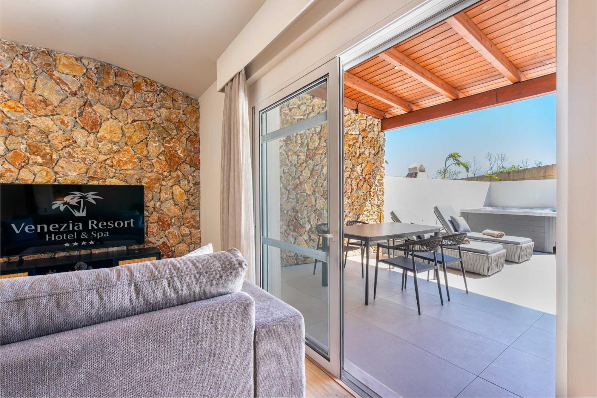Venezia Luxury Living Villas, Βίλα *