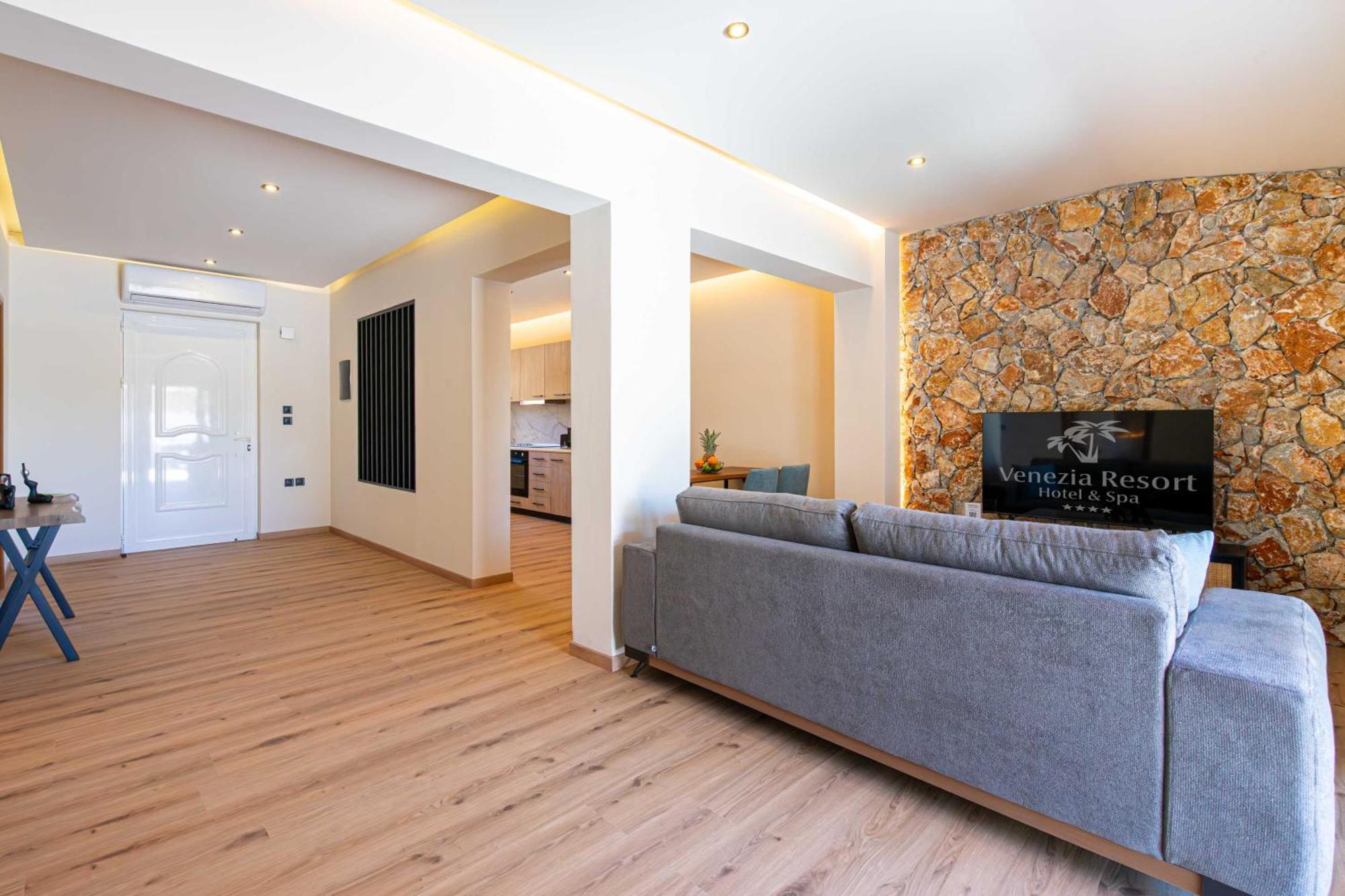 Βίλα Venezia Luxury Living Villas, Φαληράκι