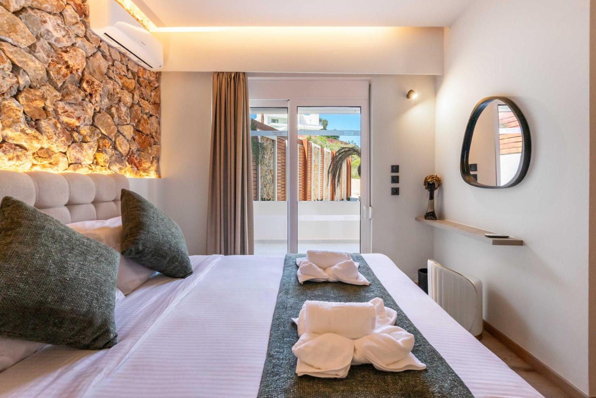 Venezia Luxury Living Villas, Φαληράκι