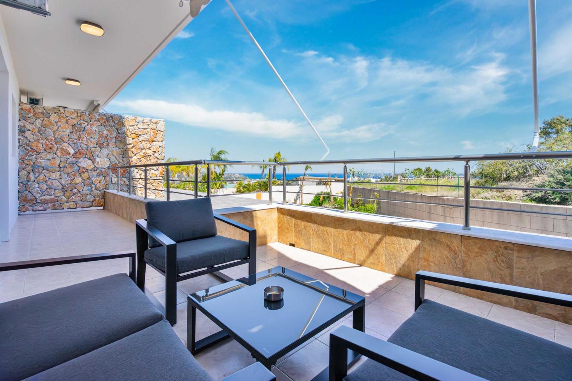 Βίλα Venezia Luxury Living Villas, Φαληράκι