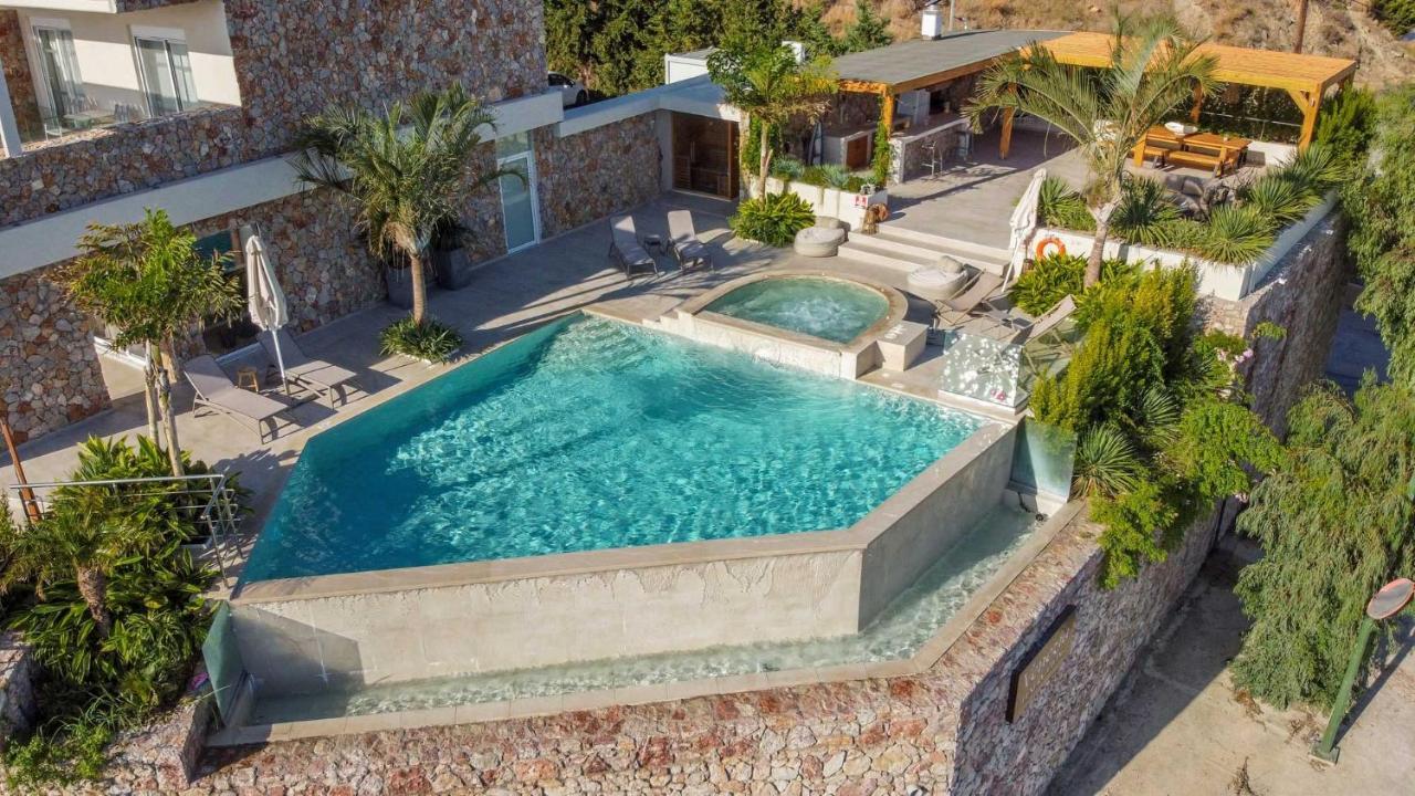 Villa Venezia Luxury Living Villas, *