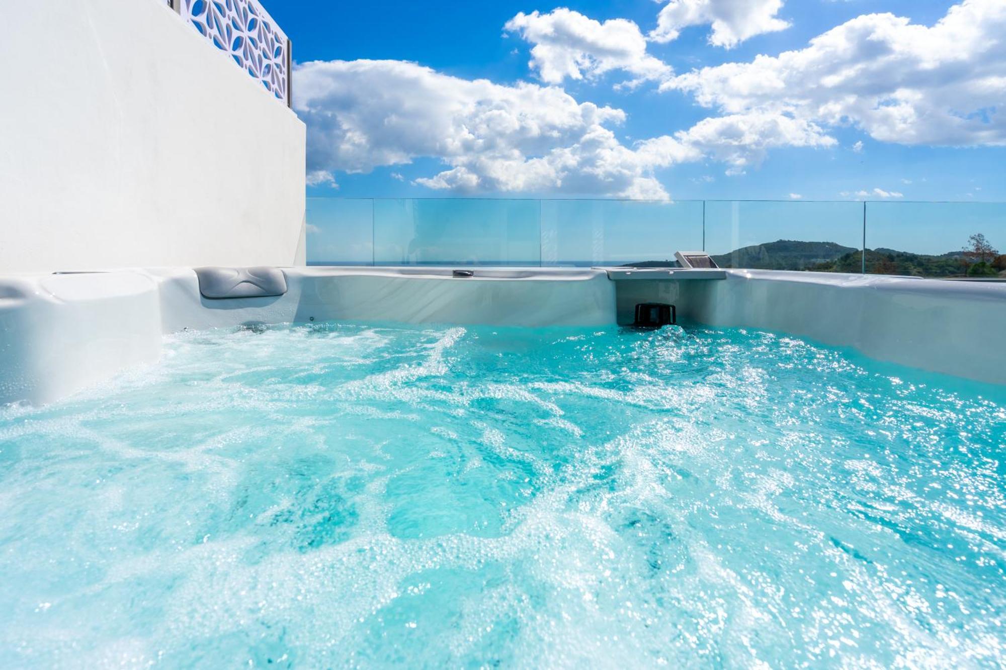Villa Venezia Luxury Living Villas, *